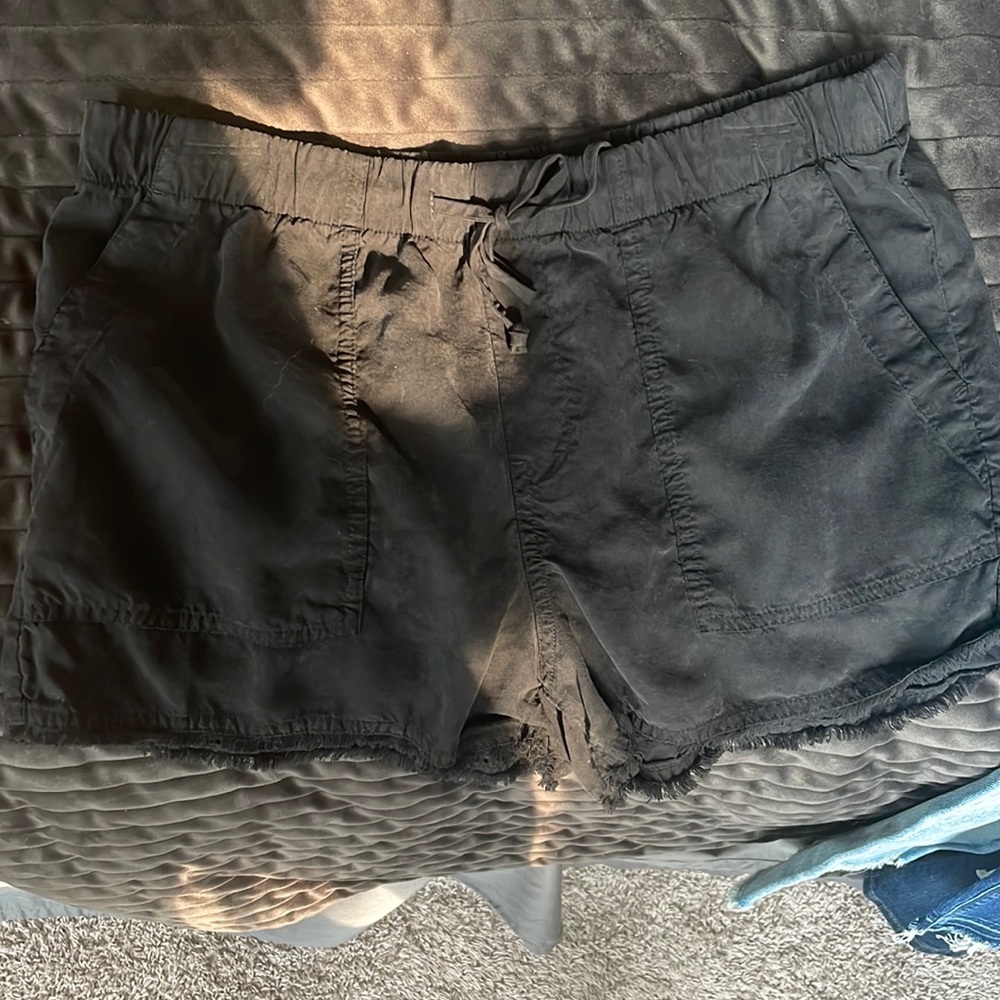 Black Bella Dahl shorts
